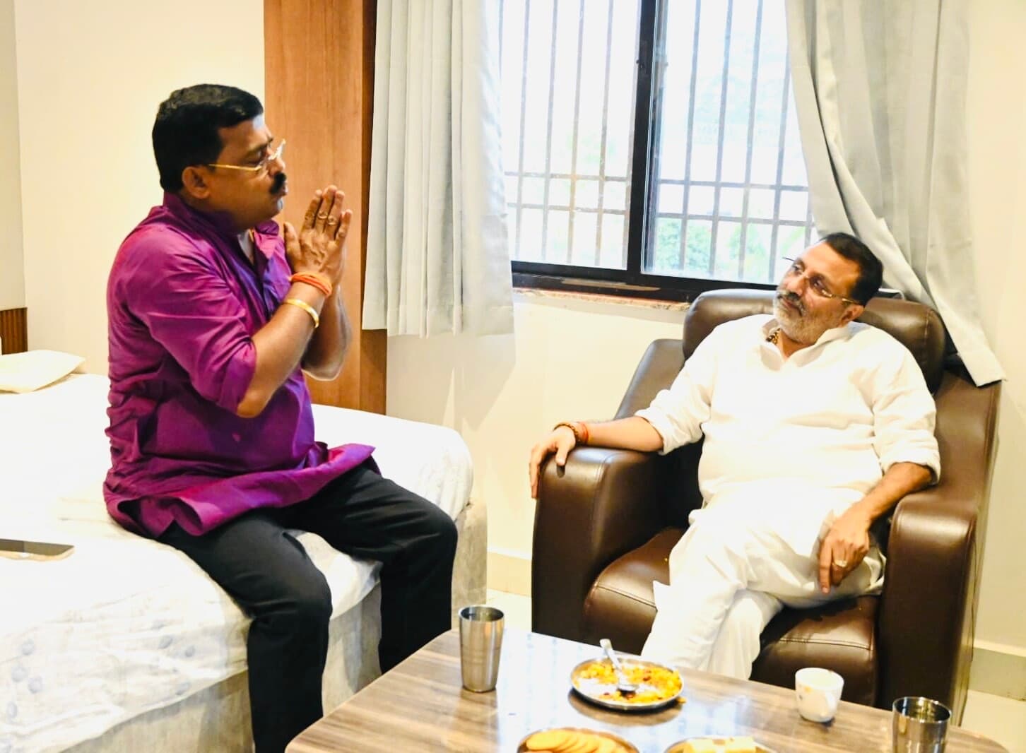 Giridih News:समाजसेवी निरंजन राय से मिले भाजपा सांसद