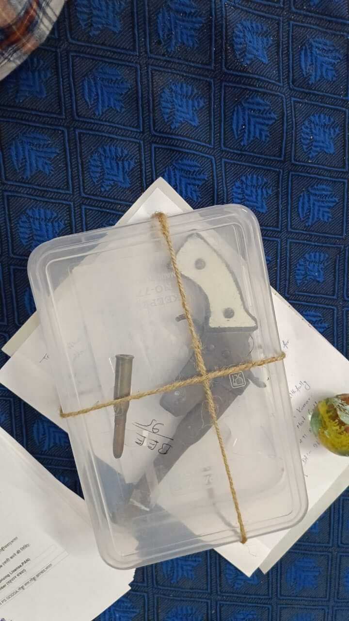 चपरासी टोला में घर से देसी कट्टा व कारतूस जब्त