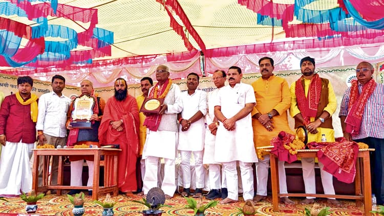 Gopalganj News : भारत सरकार क्षेत्रीय भाषा में भी लिखने-पढ़ने वाले अच्छे लोगों को सरकार पुरस्कृत कर रही : राज्य मंत्री