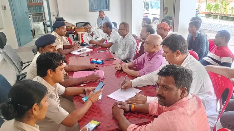 शांति समिति की बैठक में जनप्रतिनिधियों ने दिये सुझाव