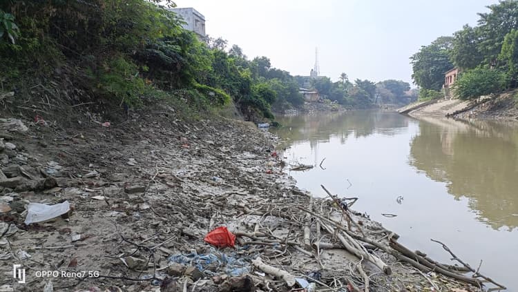 Darbhanga News: कहीं 75 फीसदी हो गया काम, तो कहीं शुरू भी नहीं हुआ नदी घाटों की सफाई का कार्य