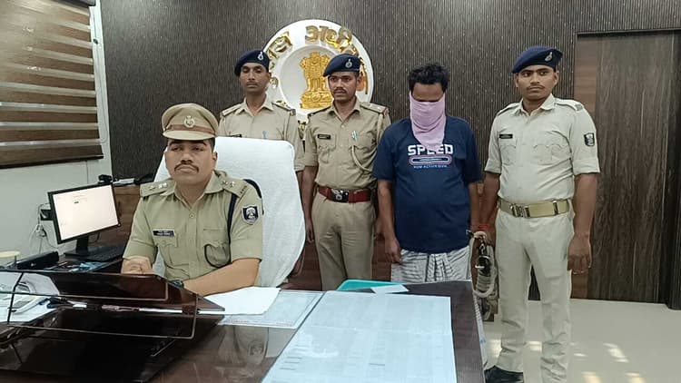 सेक्सटॉर्शन गैंग का मुख्य आरोपित चढ़ा किशनगंज पुलिस के हत्थे, वीडियो बनाकर पीड़ित से ठगे लाखों रूपये