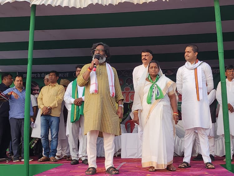 Giridih News: झामुमो की सरकार बनी तो सभी महिलाओं को प्रति वर्ष एक लाख देंगे : हेमंत