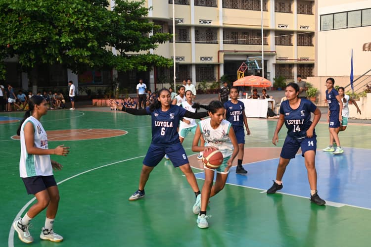 बास्केटबॉल : लोयोला, सेंट मेरीज और कॉन्वेंट स्कूल सेफा में