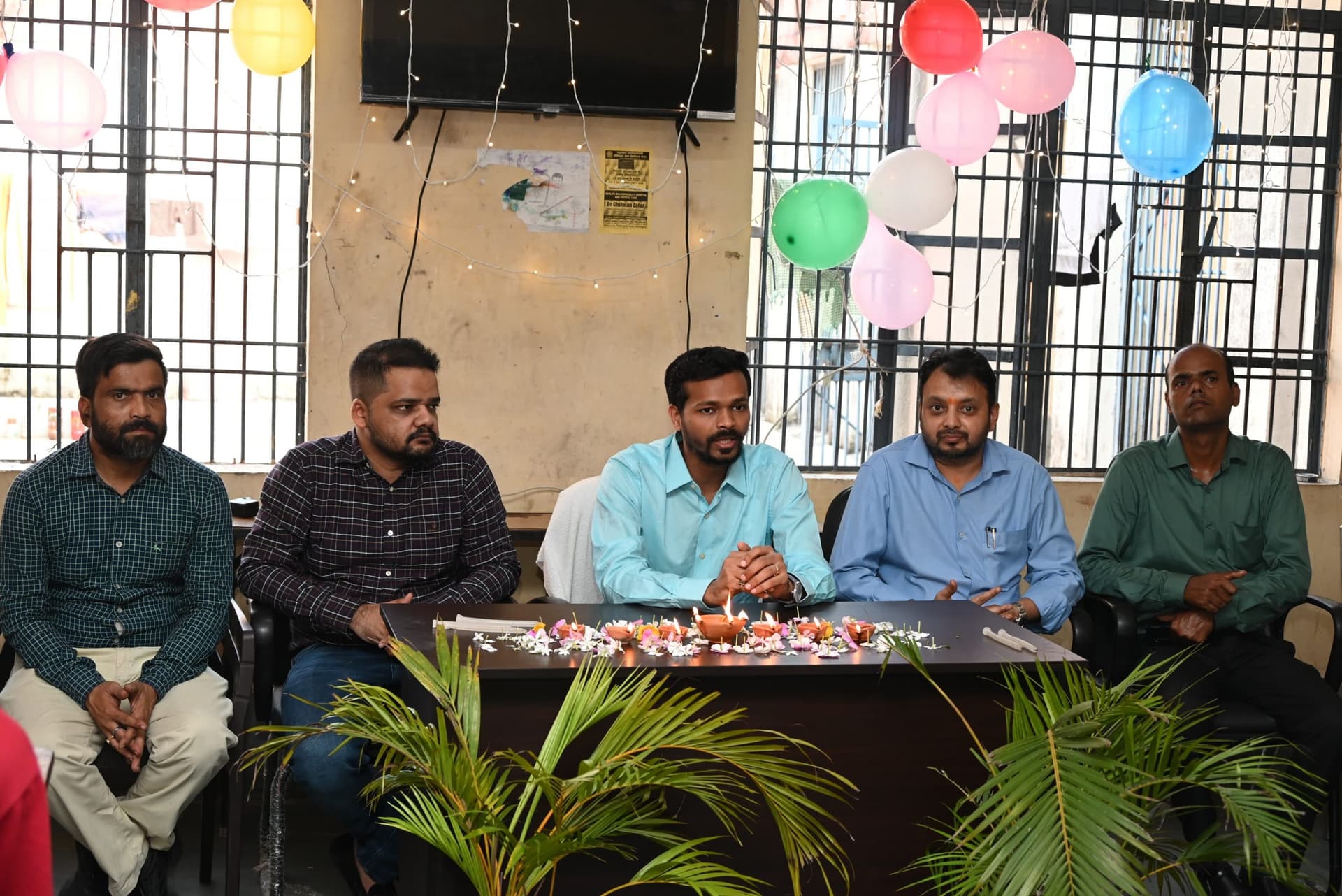 रेडक्रास सोसाइटी के अध्यक्ष डीएम विशाल राज ने प्लेस ऑफ सेफ्टी में बच्चों के साथ मनायी दीपावली