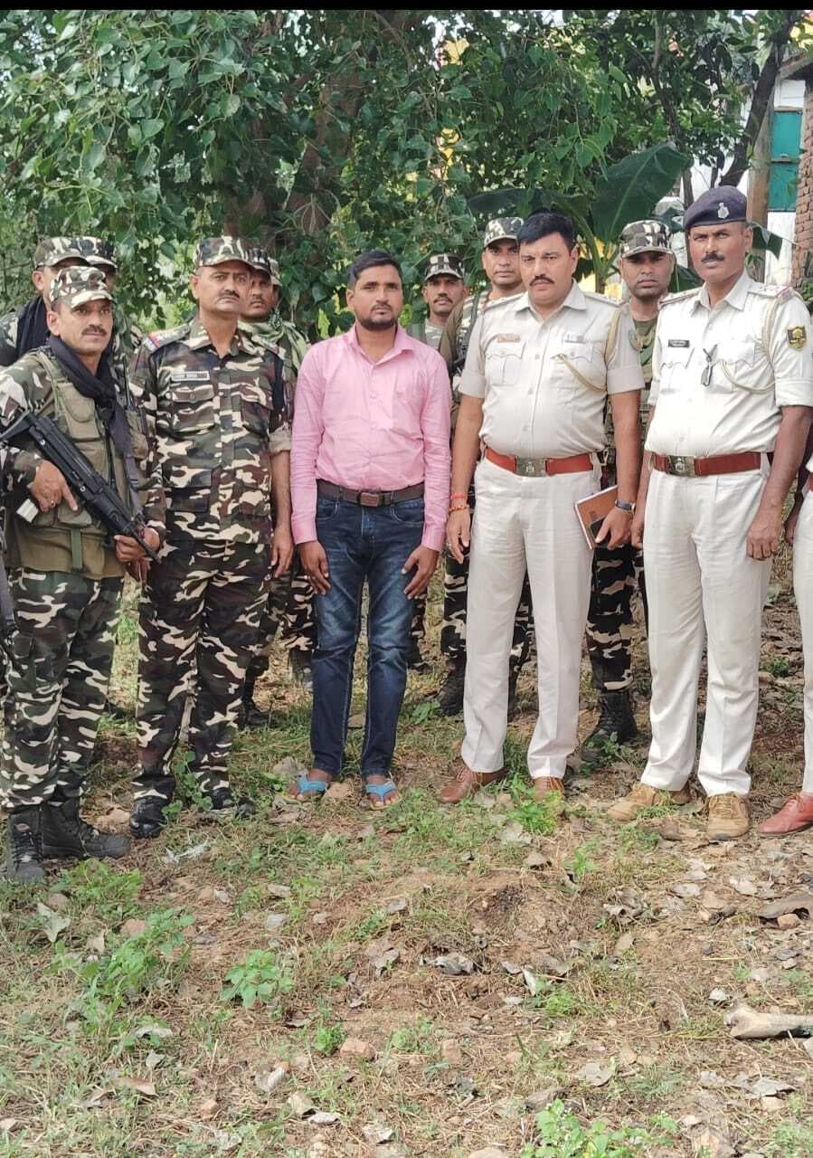 Giridih News: आइइडी बम लगाने के मामले लंबे समय से फरार चल रहा आरोपी गिरफ्तार