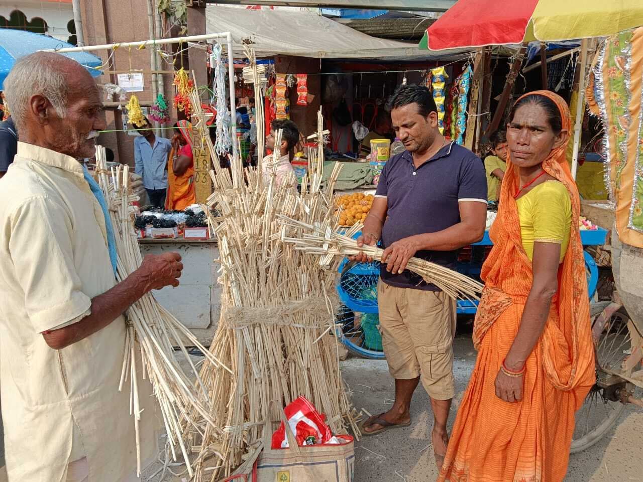 आज दीपों की रोशनी से जगमग होगा वातावरण