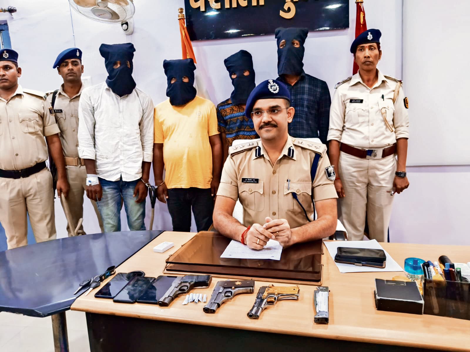 hajipur news. धनतेरस के पर लूट की साजिश रच रहे चार बदमाश गिरफ्तार