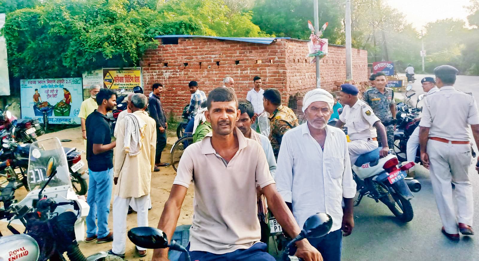 Jahanabad News : घंटों इंतजार के बाद बीज नहीं मिलने पर किसानों का हंगामा