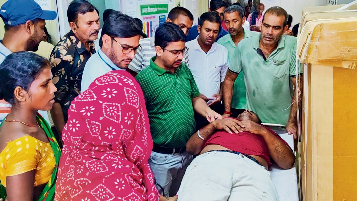 Jahanabad News : स्काॅर्पियो ने दो बाइकों व कार ने बुलेट सवार को ठोका, छह घायल