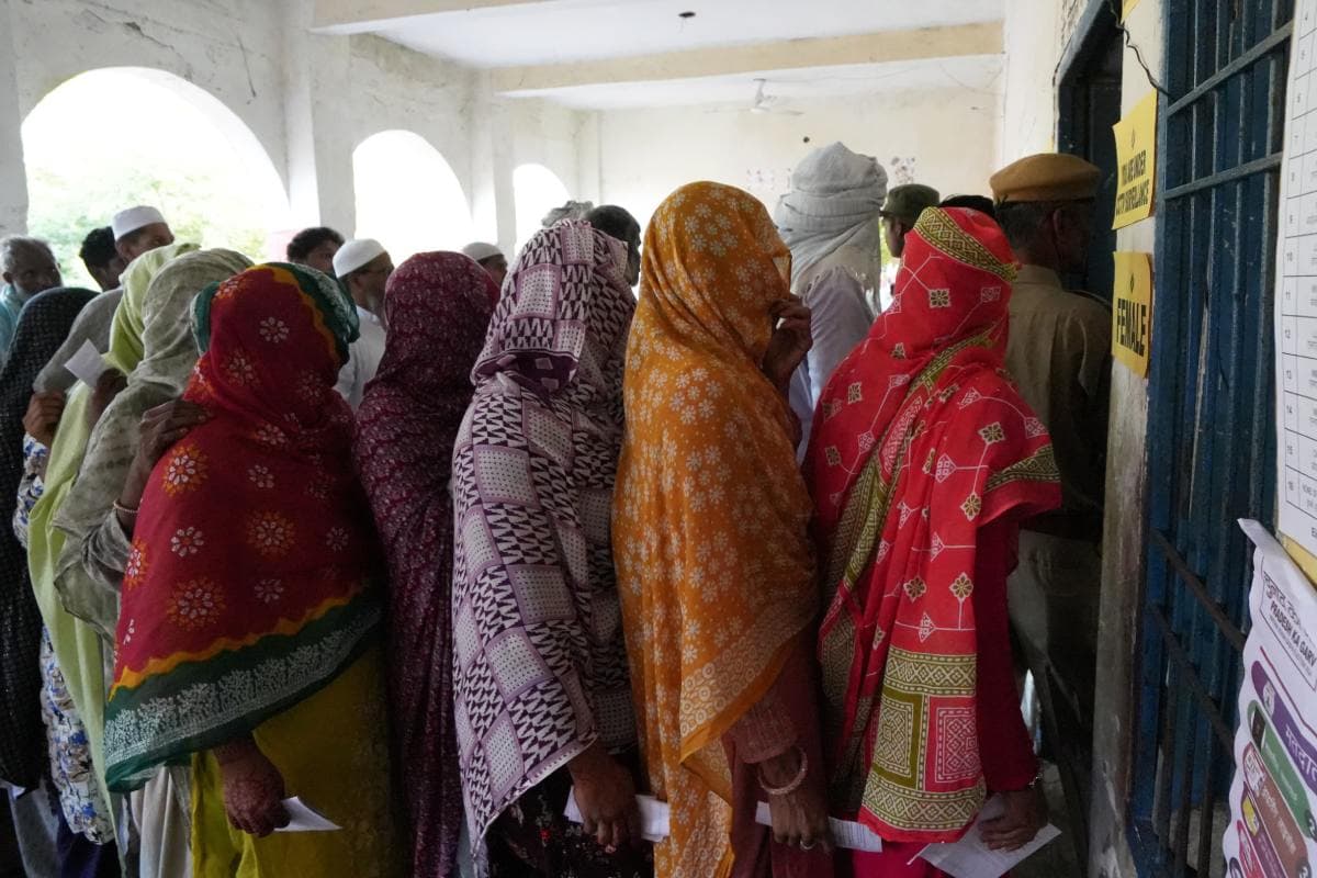 Bihar Bypolls 2024: बिहार की 4 सीटों पर मतदान शुरू, बूथों पर दिखी लंबी कतार