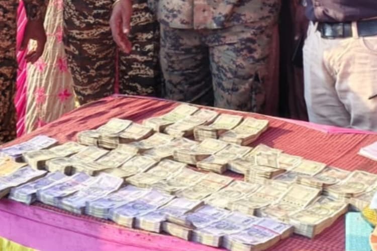 Jharkhand News: बस में मिले लावारिश 14.99 लाख रुपये, कोई लेने को तैयार नहीं