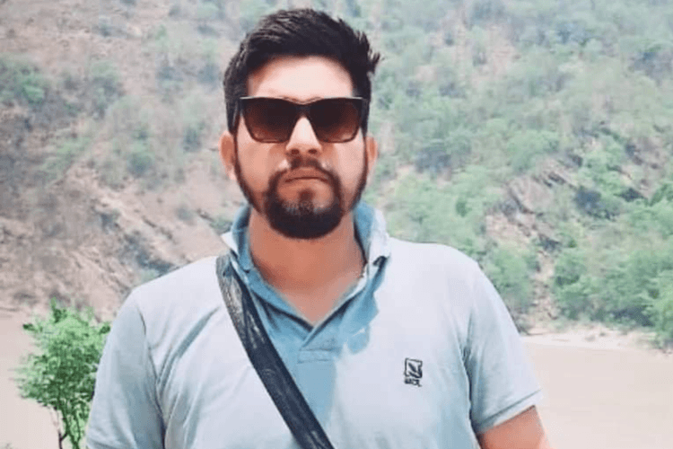 Koderma News: डॉक्टरों ने दर्ज कराई FIR, युवक ने कर ली आत्महत्या, सुसाइड नोट से ये बात आई सामने