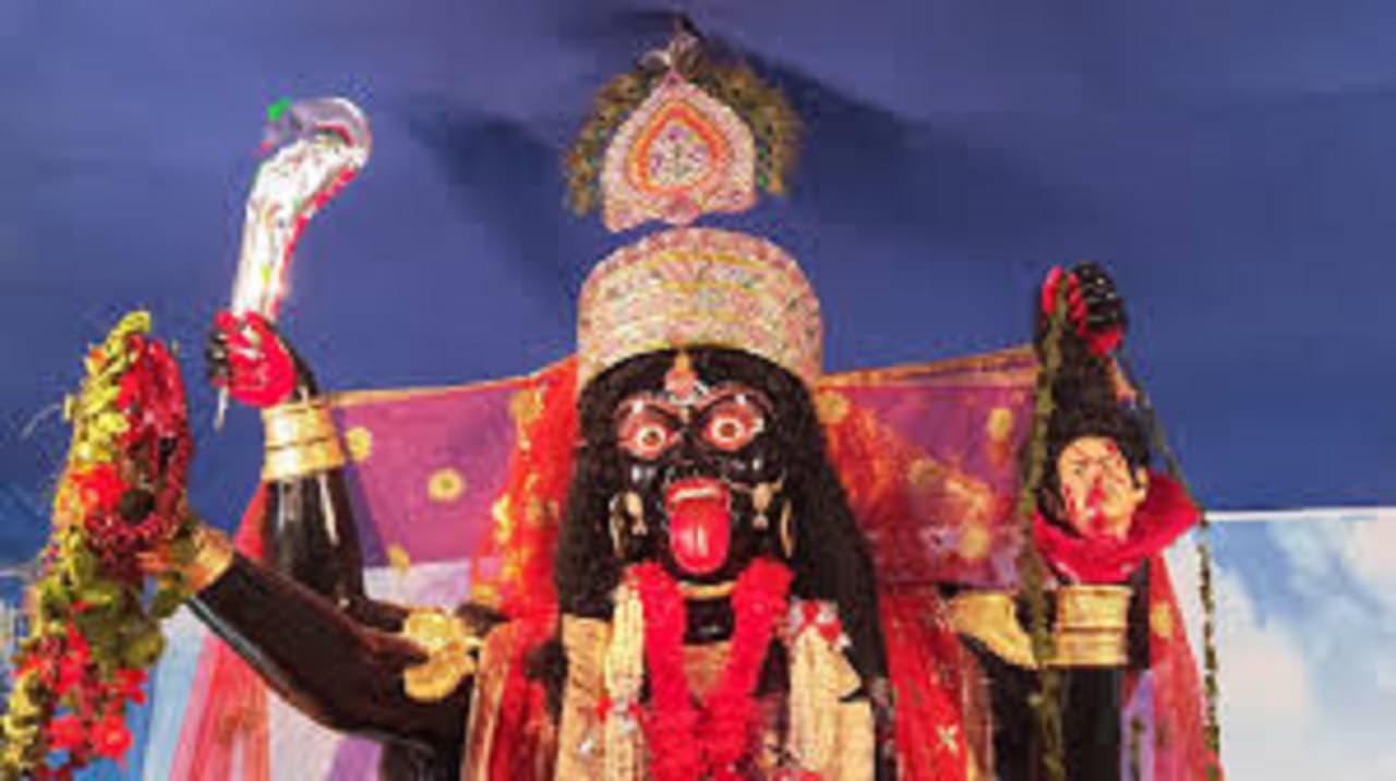 Kali Puja: मध्य रात जागृत होंगी काली, बिहार के इस मंदिर में होती है सात रूपों की पूजा