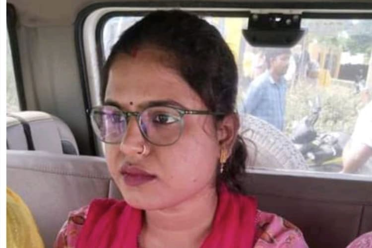 ACB Trap: चतरा से पंचायत सचिव खुशबू लता पांच हजार रिश्वत लेते अरेस्ट, एसीबी ने ऐसे दबोचा