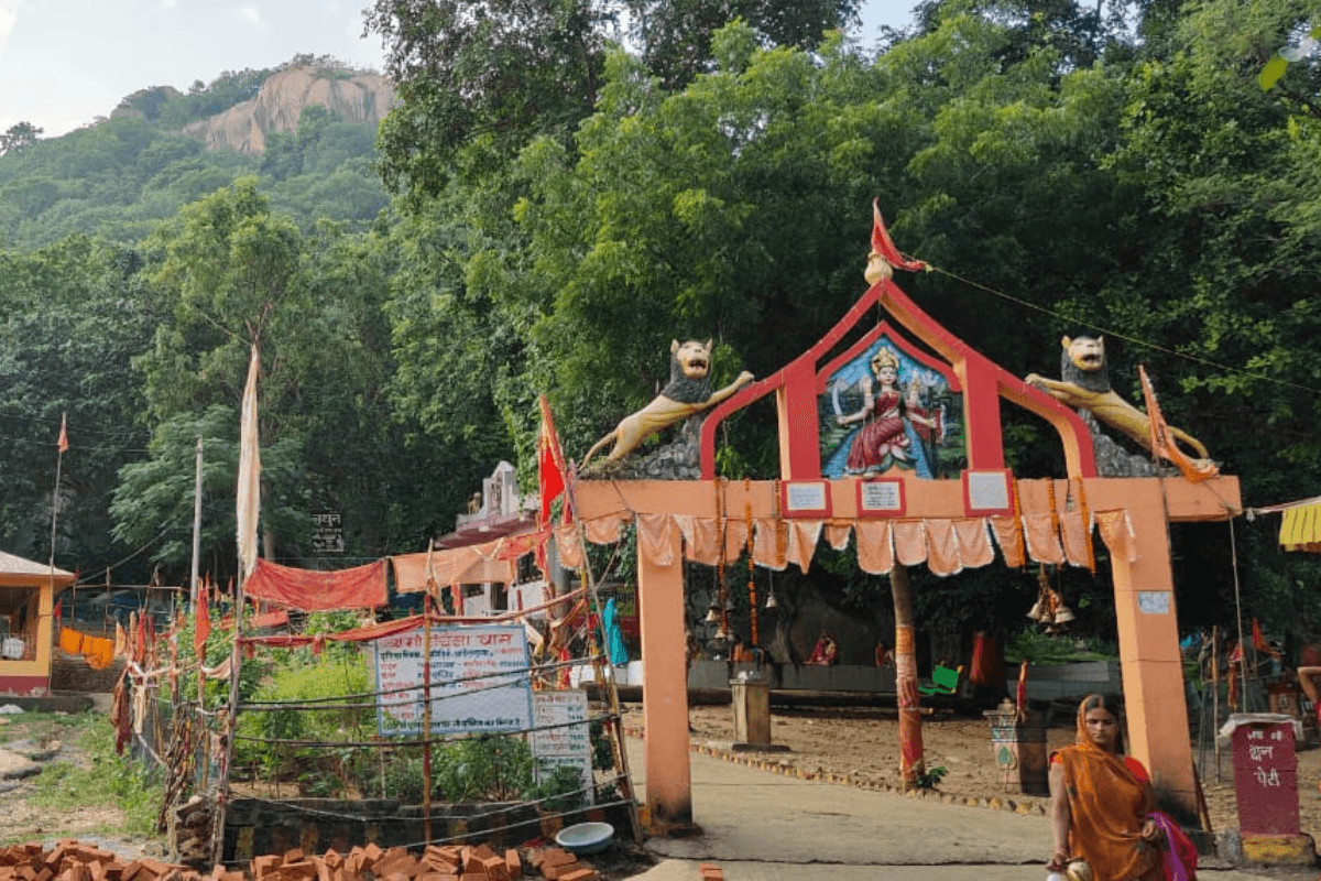 Durga Puja Special: चंचालिनी धाम में सिंदूर चढ़ाना है वर्जित, मां दुर्गा ने स्वयं दिए थे राजा को दर्शन