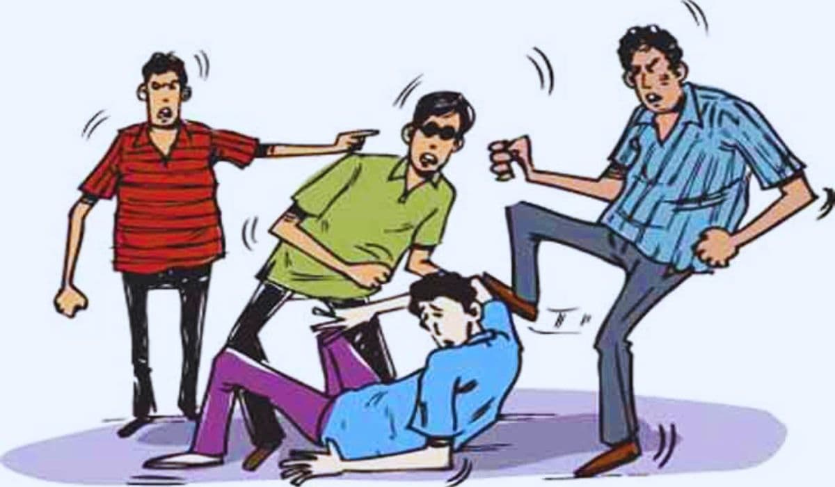 Bihar News: रसोइया के साथ रंगरलियां मनाते पकड़े गए हेडमास्टर, पत्नी ने ग्रामीणों के साथ मिलकर जमकर पीटा