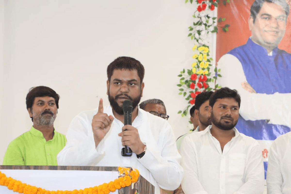Muzaffarpur News: VIP चीफ ने वायु सेना के जवानों का रेस्क्यू करने वालों को किया सम्मानित, कार्यकर्ताओं को किया संबोधित