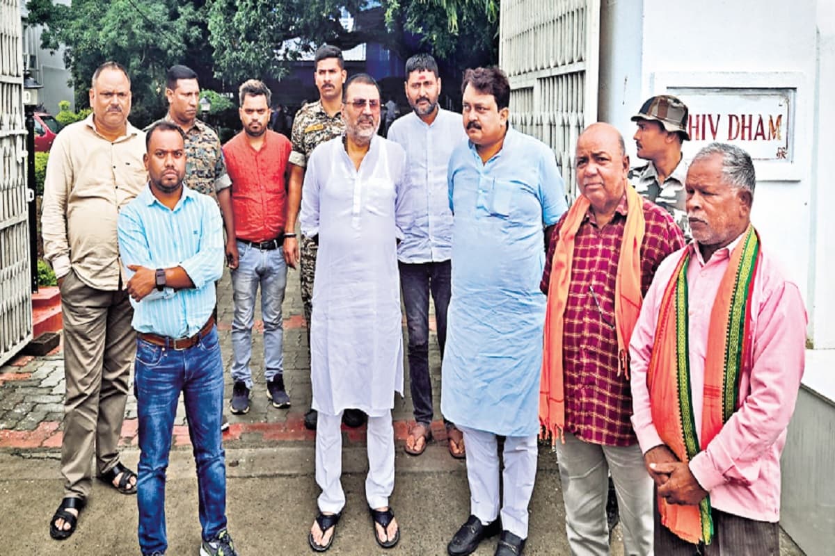 CM हेमंत सोरेन के प्रस्तावक मंडल मुर्मू ने निशिकांत दुबे से की मुलाकात, रांची आते समय पुलिस ने रोका