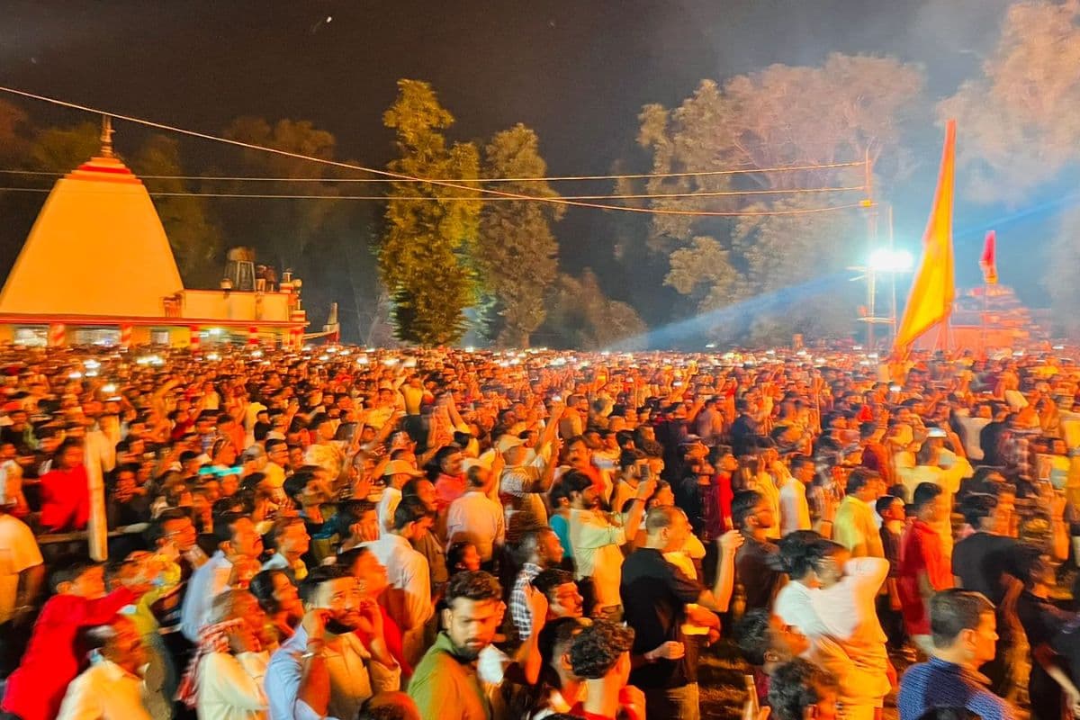 Ravan Dahan: सिंदरी के शहरपुरा शिव मंदिर मैदान में जला 65 फीट का रावण, रागिनी सिंह ने कही ये बात