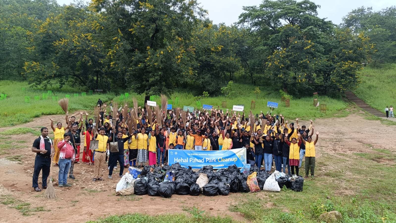 Ranchi News: चर्च ऑफ गॉड ने की हेहल पहाड़ पार्क की सफाई, 160 सदस्यों ने इकट्ठा किया 3000 किलो कचरा