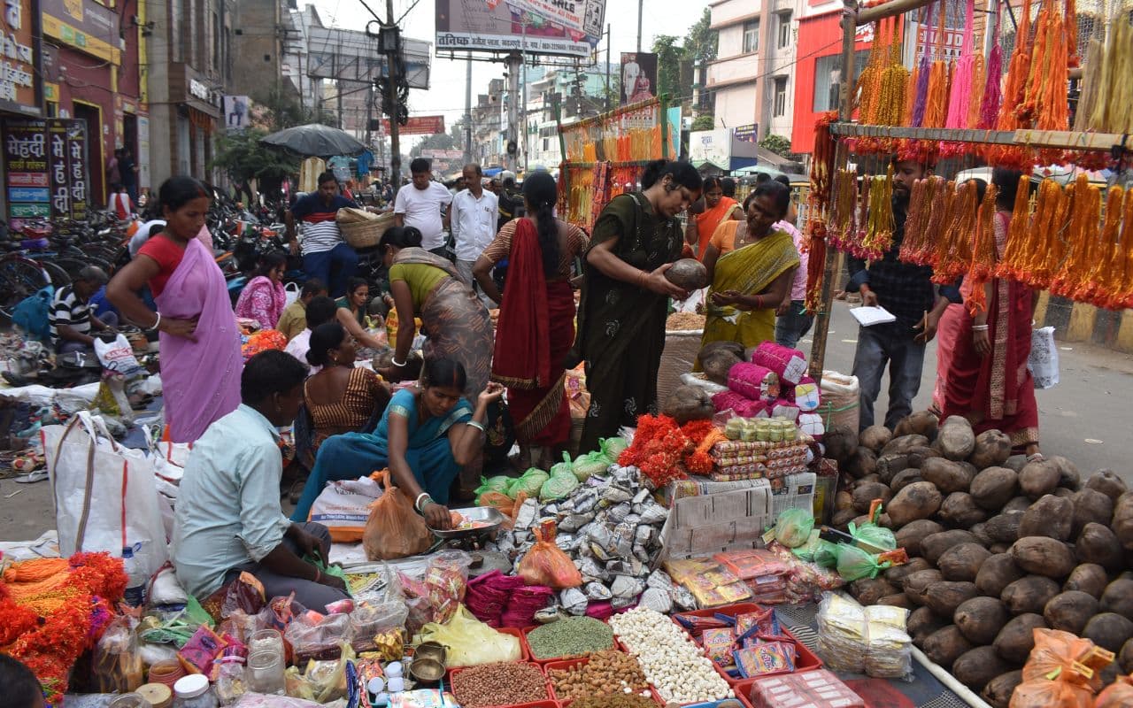 Chhath Puja 2024: рдирд╣рд╛рдп-рдЦрд╛рдп рдХреЗ рд╕рд╛рде рдЪрд╛рд░ рджрд┐рдиреА рдЕрдиреБрд╖реНрдард╛рди рд╢реБрд░реВ, рдЧрдпрд╛ рдмрд╛рдЬрд╛рд░ рдореЗрдВ рдмрдврд╝реА рдЪрд╣рд▓-рдкрд╣рд▓