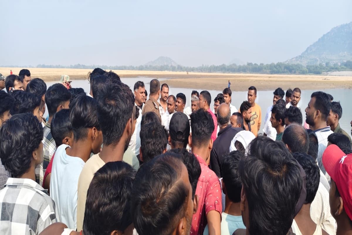 Garhwa News: मातम में बदली छठ की खुशी, कोयल नदी में डूबने से युवती की मौत, दो की बचाई गई जान