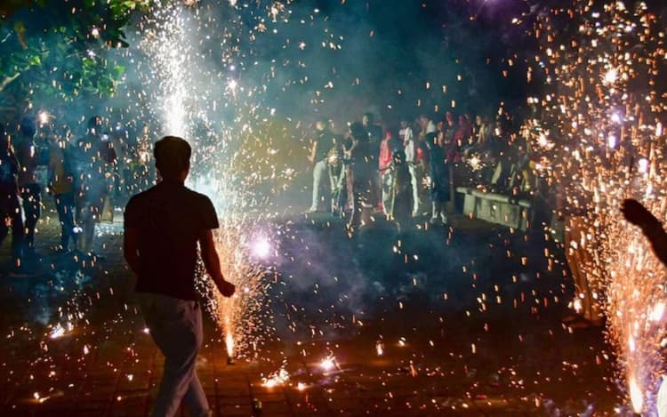 Nawada : पटाखा फोड़ने से रोकना पड़ा भारी, आरोपी ने मारा चाकू