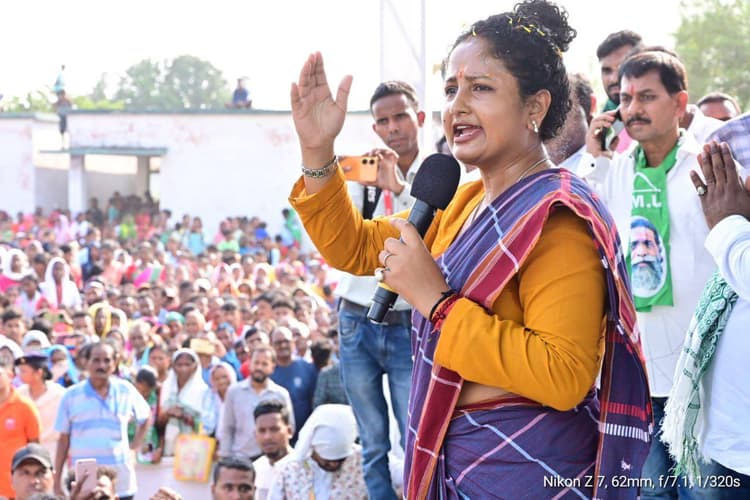 तीर-धनुष चिह्न पर वोट डालें और हेमंत सोरेन को दुबारा मुख्यमंत्री बनायें: कल्पना सोरेन