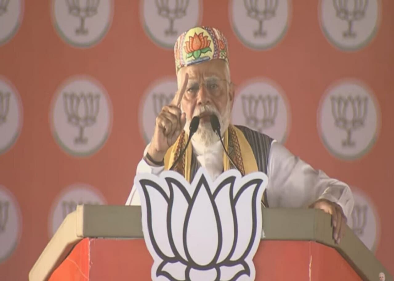 AIIMS: पीएम मोदी के स्वागत के लिए दरभंगा तैयार, सोभन में सेना के हेलीकॉप्टर ने लिया ट्रायल