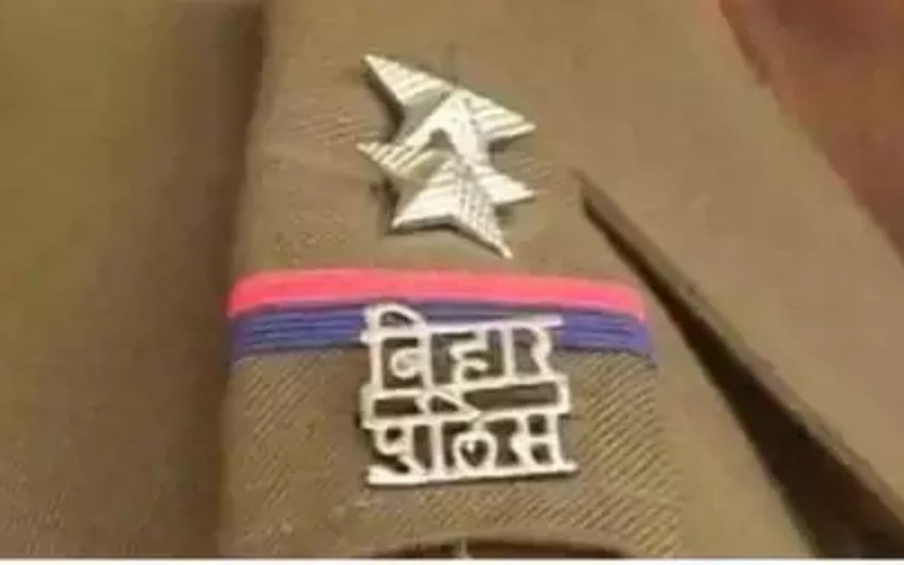 Bihar Teacher: नशे में धुत्त हो स्कूल में पढ़ाने पहुंच गए हेड मास्टर और शिक्षक, ग्रामीणों ने कर दिया पुलिस के हवाले