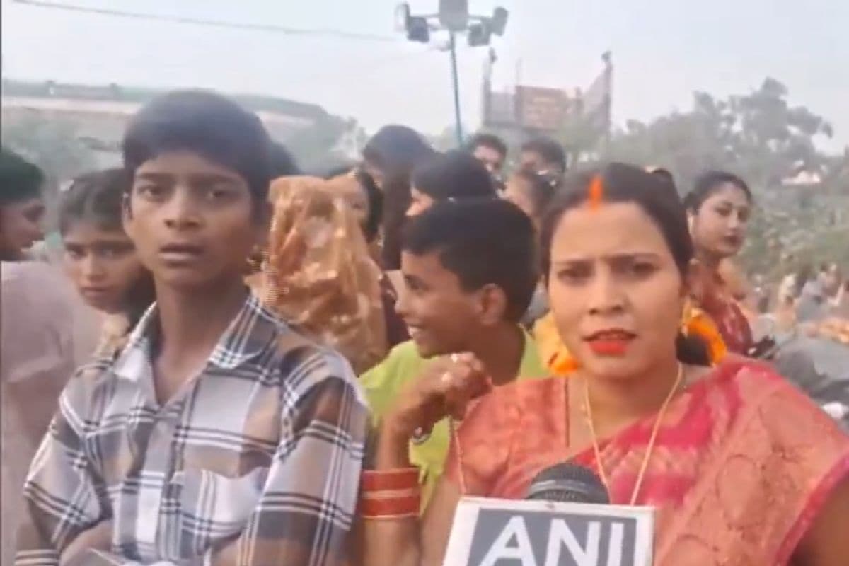 Chhath Puja 2024: दिल्ली में सूर्य को अर्घ्य देने के लिए भी पानी नहीं? सड़कों पर उतरे लोग