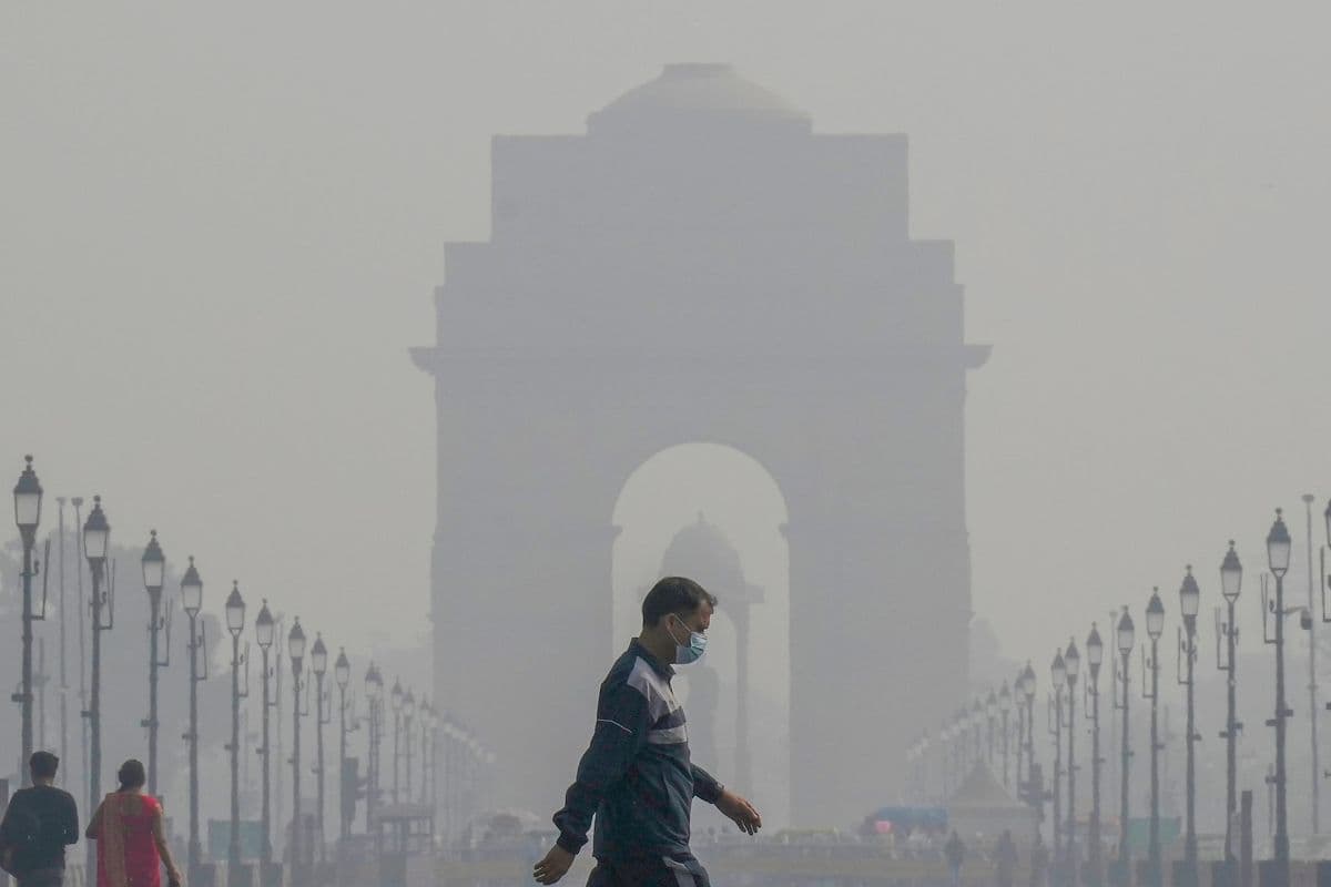 Delhi Pollution: दिल्ली में खतरनाक प्रदूषण के बीच GRAP 4 लागू, इन चीजों पर बैन, स्कूल बंद