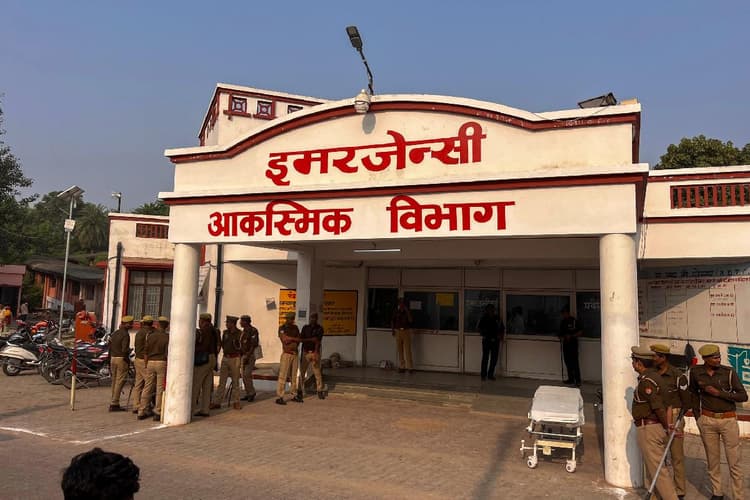 Jhansi Medical College Fire : अफरातफरी के बीच जिसे जो नवजात मिला, उसे उठा ले गया