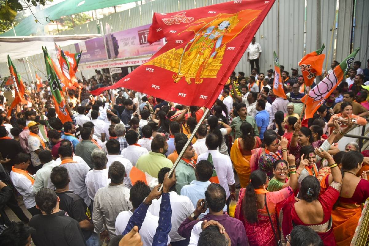 Maharashtra Election Result : शरद पवार और हुए कमजोर, पढ़ें महाराष्ट्र के 5 क्षेत्रों में क्या रहा हाल