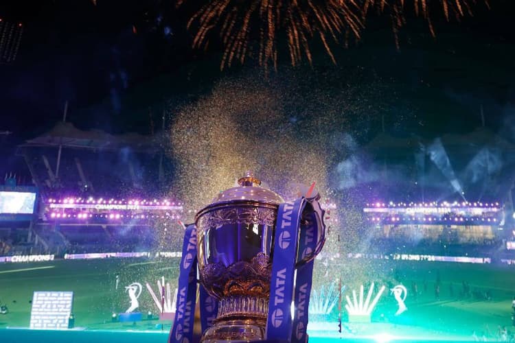 IPL 2025: किस फ्रेंचाइजी ने बटुआ खोल दिया और किसने की कंजूसी, रिटेंशन के बाद किसके पास सबसे ज्यादा पैसे