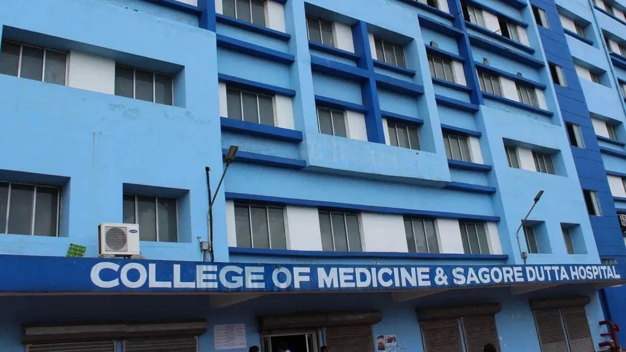 West Bengal : आज से 7 दिनों तक नीली रोशनी में रोशन होंगे सरकारी अस्पताल West Bengal : आज से 7 दिनों तक नीली रोशनी में रोशन होंगे सरकारी अस्पताल