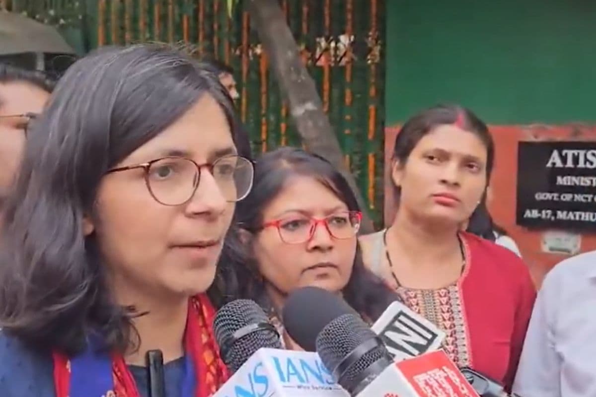 Swati Maliwal ने AAP सरकार के खिलाफ खोला मोर्चा, CM आतिशी के आवास के बाहर किया ऐसा काम