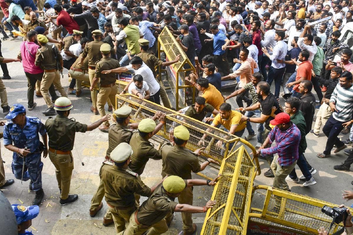 UPPSC Protest : छात्रों पर लाठीचार्ज दुर्भाग्यपूर्ण, सपा-कांग्रेस हुई बीजेपी सरकार पर हमलावर