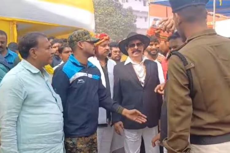 Anant Singh: अपने लाडले के साथ सोनपुर मेले में पहुंचे छोटे सरकार, बोले- हम नहीं खरीदते शराबी भैंसा