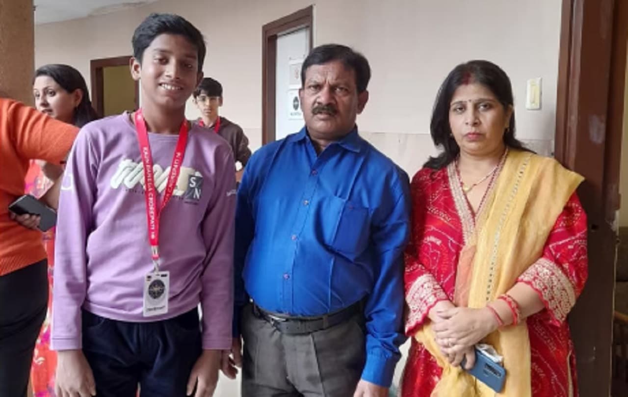 KBC की हॉट सीट पर पहुंचा मोतिहारी का सक्षम, केंद्रीय स्कूल में आठवीं का है छात्र