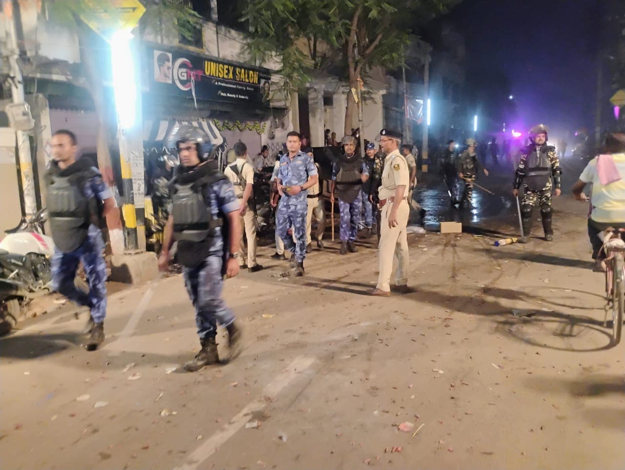 Bihar News: भागलपुर में काली प्रतिमा विसर्जन के दौरान मची भगदड़, पुलिस ने किया लाठीचार्ज