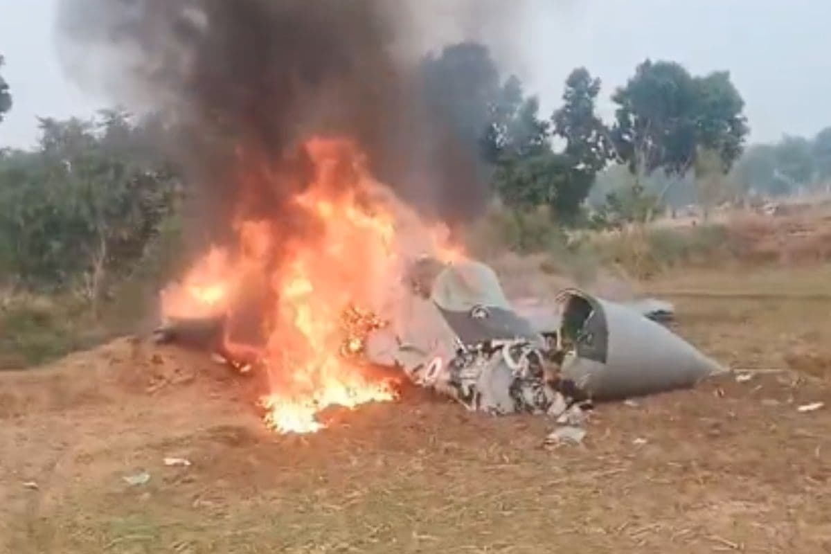 Agra Plane Crash: आगरा में एयर फोर्स का मिग-29 लड़ाकू विमान क्रैश, पायलट समेत 3 लोगों ने कूदकर बचाई जान