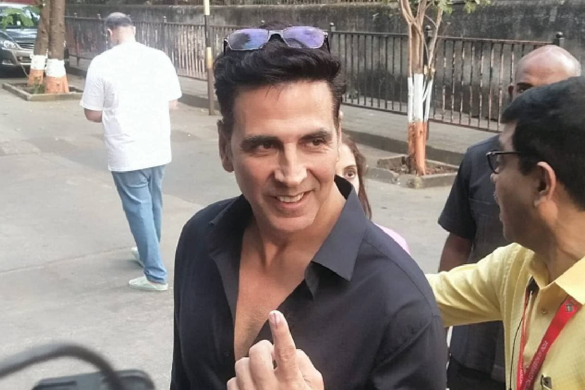 Maharashtra Election Voting : рдмреЙрд▓реАрд╡реБрдб рдХреЗ рдЗрди рдПрдХреНрдЯрд░реЛрдВ рдиреЗ рдХрд┐рдпрд╛ рдорддрджрд╛рди, рд╕рдЪрд┐рди рддреЗрдВрджреБрд▓рдХрд░ рднреА рдкрд╣реБрдВрдЪреЗ рд╡реЛрдЯ рдбрд╛рд▓рдиреЗ