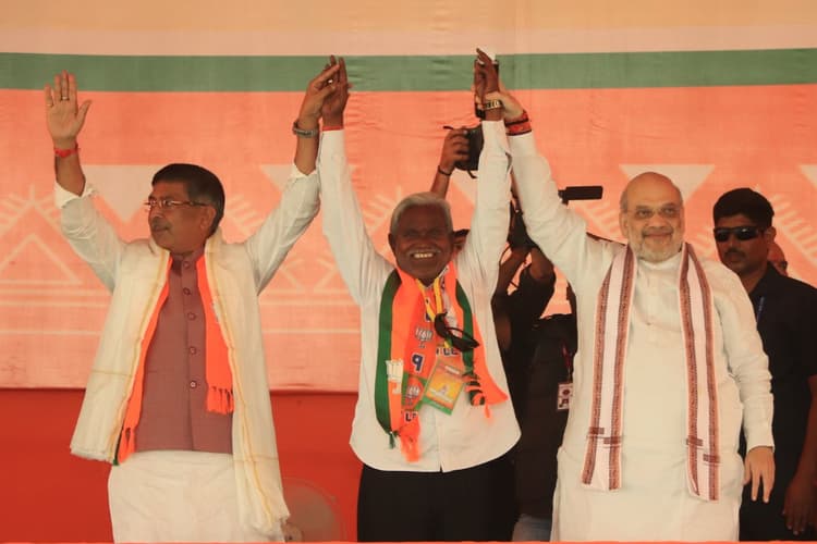 Jharkhand Chunav 2024: अमित शाह बोले, आदिवासी महिलाओं से शादी कर हड़पी गयी जमीन घुसपैठियों से वापस लेने के लिए बनेगा कानून