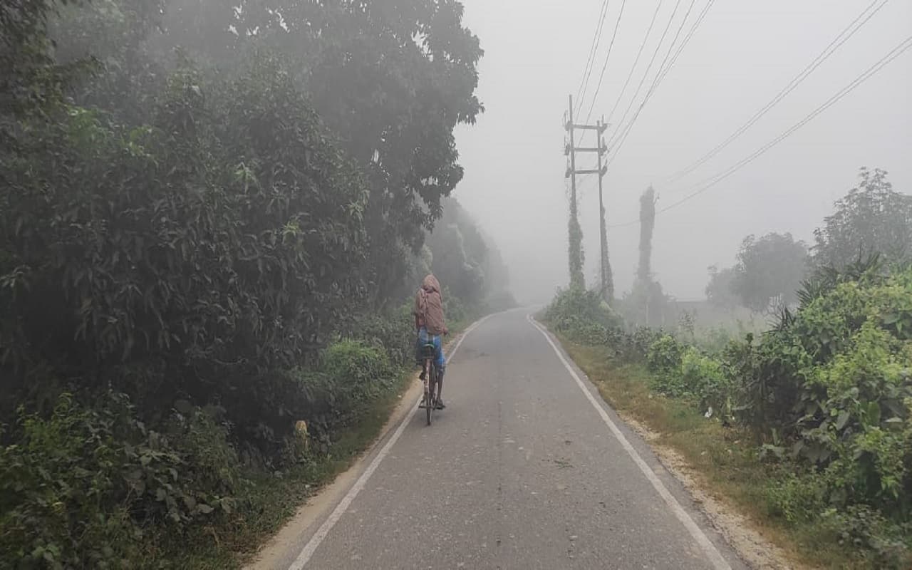 Jharkhand Weather: झारखंड में गिरेगा पारा, इन इलाकों में कोहरे को लेकर अलर्ट जारी, जानें आज के मौसम का हाल