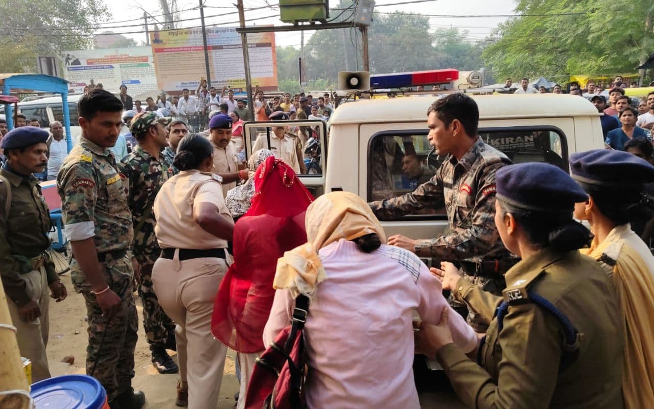 Bihar News: जहानाबाद में चल रहा था देह व्यापार का धंधा, पुलिस को आपत्तिजनक स्थिति में मिले 15 युवक-युवतियां