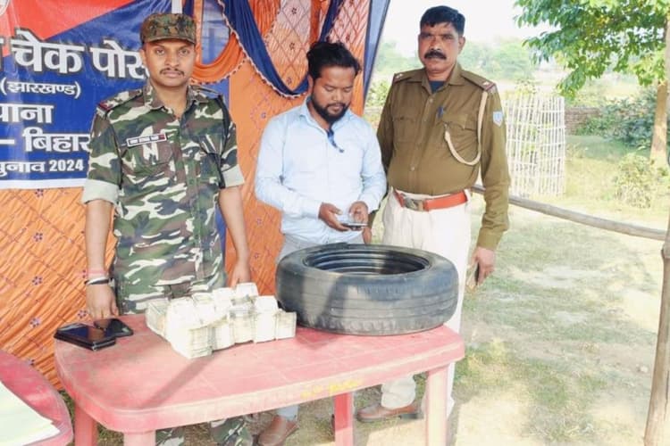 Jharkhand News: आयकर विभाग ने गाड़ी से जब्त किए 25 लाख रुपए, ऐसे मिली कामयाबी