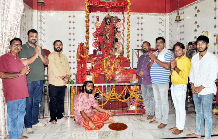 भक्ति का केंद्र बना नवरतन स्थित डीएसए काली मंदिर