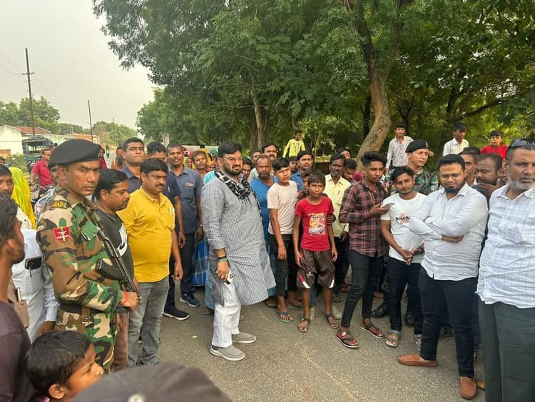 झारखंड में पहली बार महिलाओं, किसानों व आमलोगों को दर्जनों योजनाओं का दिया गया लाभ : हफीजुल